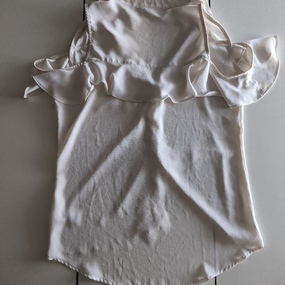 Express Open Shoulder Top - Picture 2 of 3